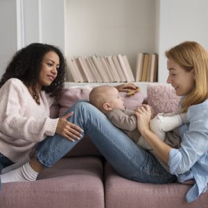 À tes côtés pour les premiers pas